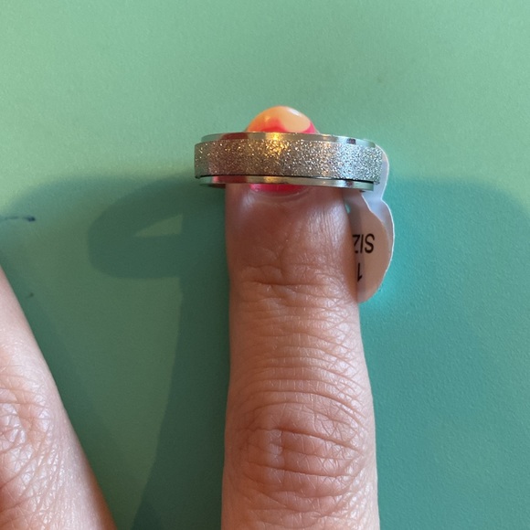 ๐NIP:FIDGET SPINNER RING: Silver/Sandblasted outer Ring- Size 10 - Picture 3 of 4